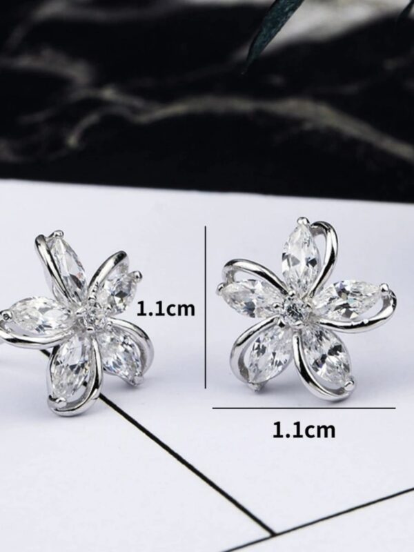 Brinco Flor Prata com Strass - Imagem 4