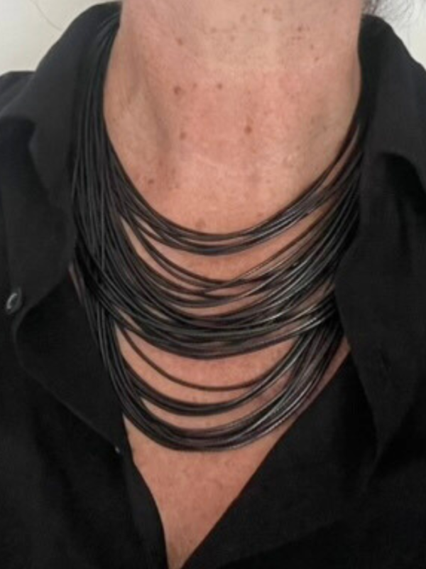 Colar e Brincos Fios Preto - Imagem 3