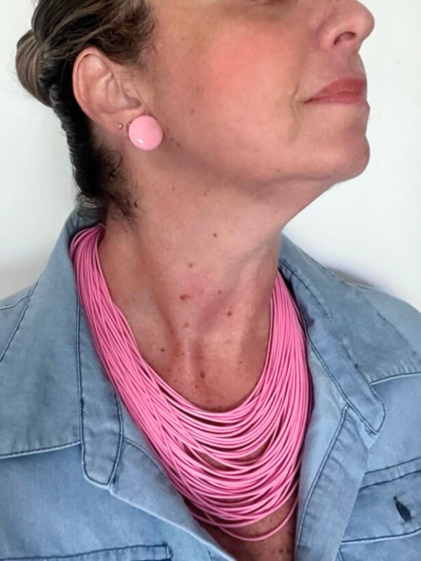 Colar e Brincos Fios Rosa Claro - Imagem 4